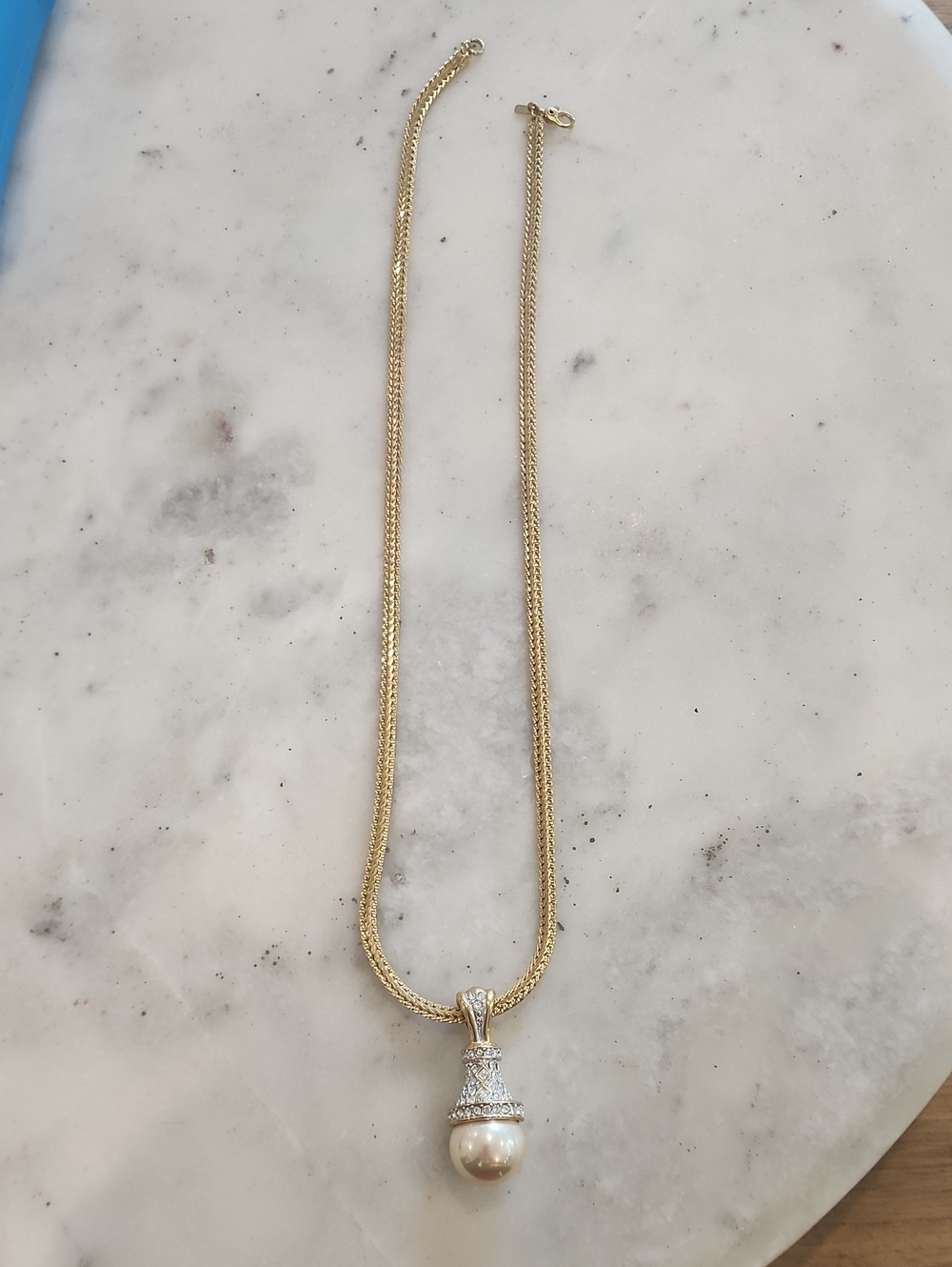 Gold Pearl Drop Pendant Necklace - Classic Elegance - NOLAN MILLER